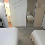Restaurant Mas Le Chatelet 3* סן-פול-דו-פונוייה