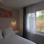 Restaurant Mas Le Chatelet סן-פול-דו-פונוייה