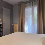Restaurant Mas Le Chatelet 3* סן-פול-דו-פונוייה