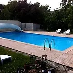 Restaurant Mas Le Chatelet מלון