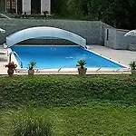 Restaurant Mas Le Chatelet סן-פול-דו-פונוייה