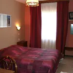 Restaurant Mas Le Chatelet 3* סן-פול-דו-פונוייה