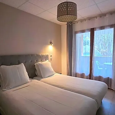 Hotel Restaurant Mas Le Chatelet 3*
