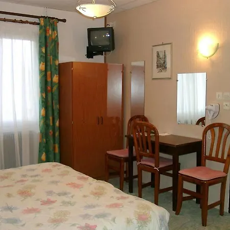 Le Chatelet Hotel 3*